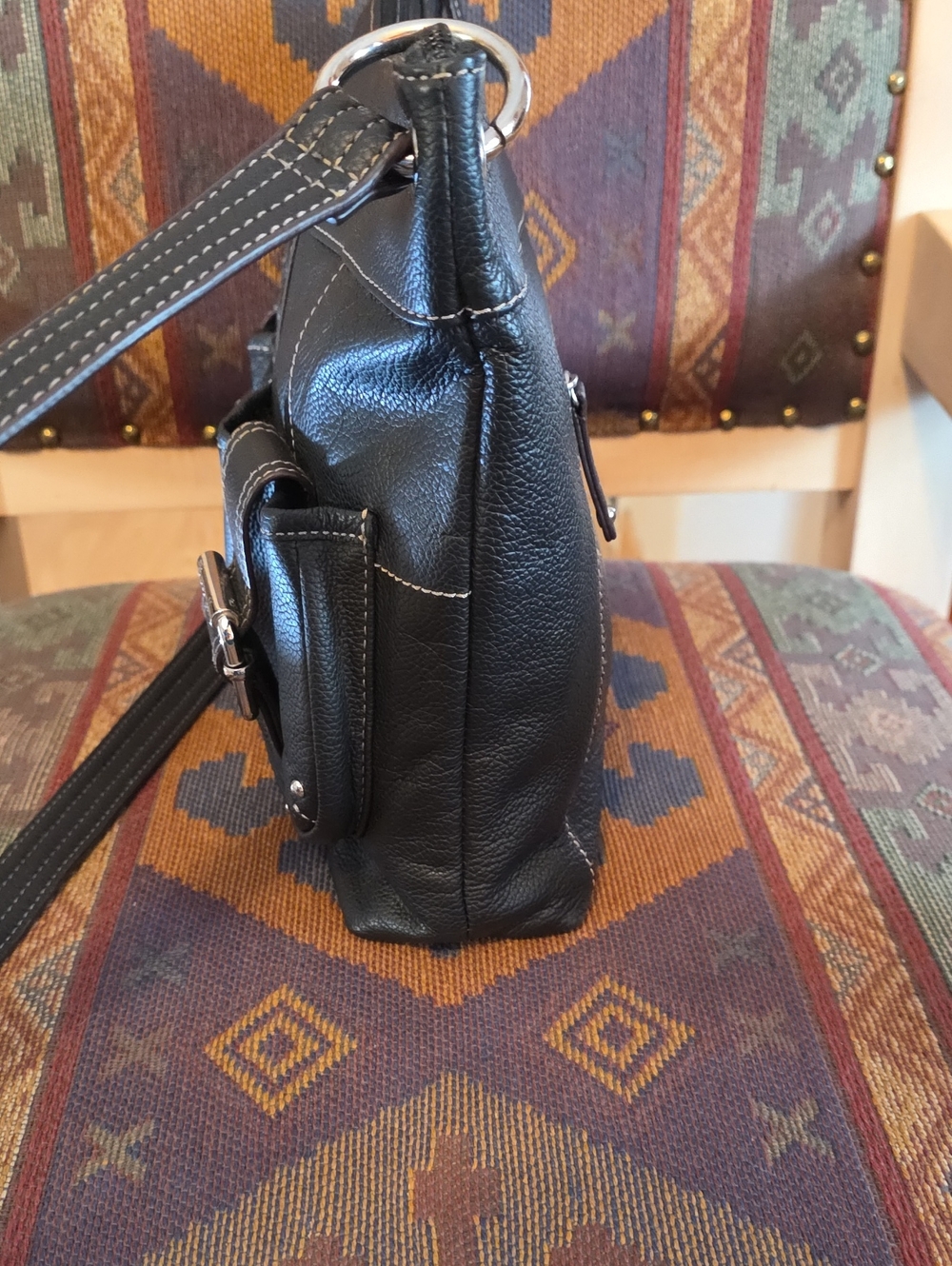 Vintage Tignanello Black Pebbled Leather Crossbody Bag Buckle Details EUC - Picture 7 of 15